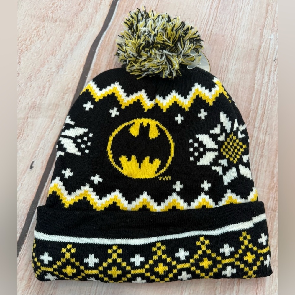 Batman Beanie Hat NWT adult Unisex Black Yellow Pom Pom Fair Isle